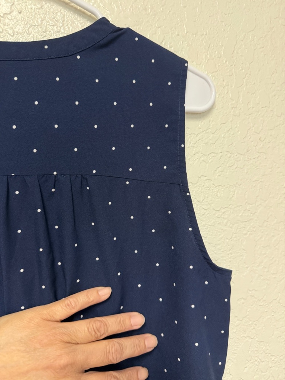 A NEW DAY Navy Polka Dot Sleeveless Button-Front Top Size Large - Picture 7 of 7